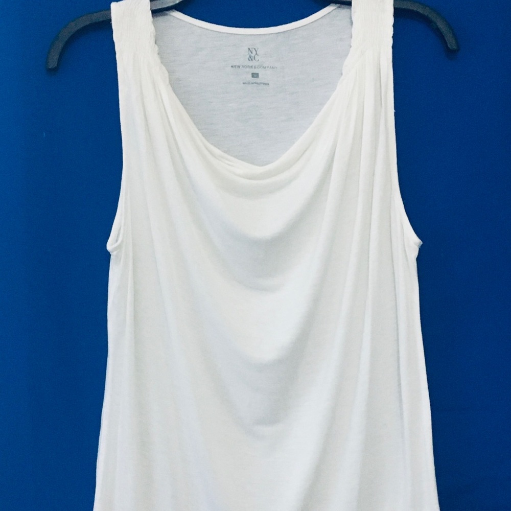 Women’s white top